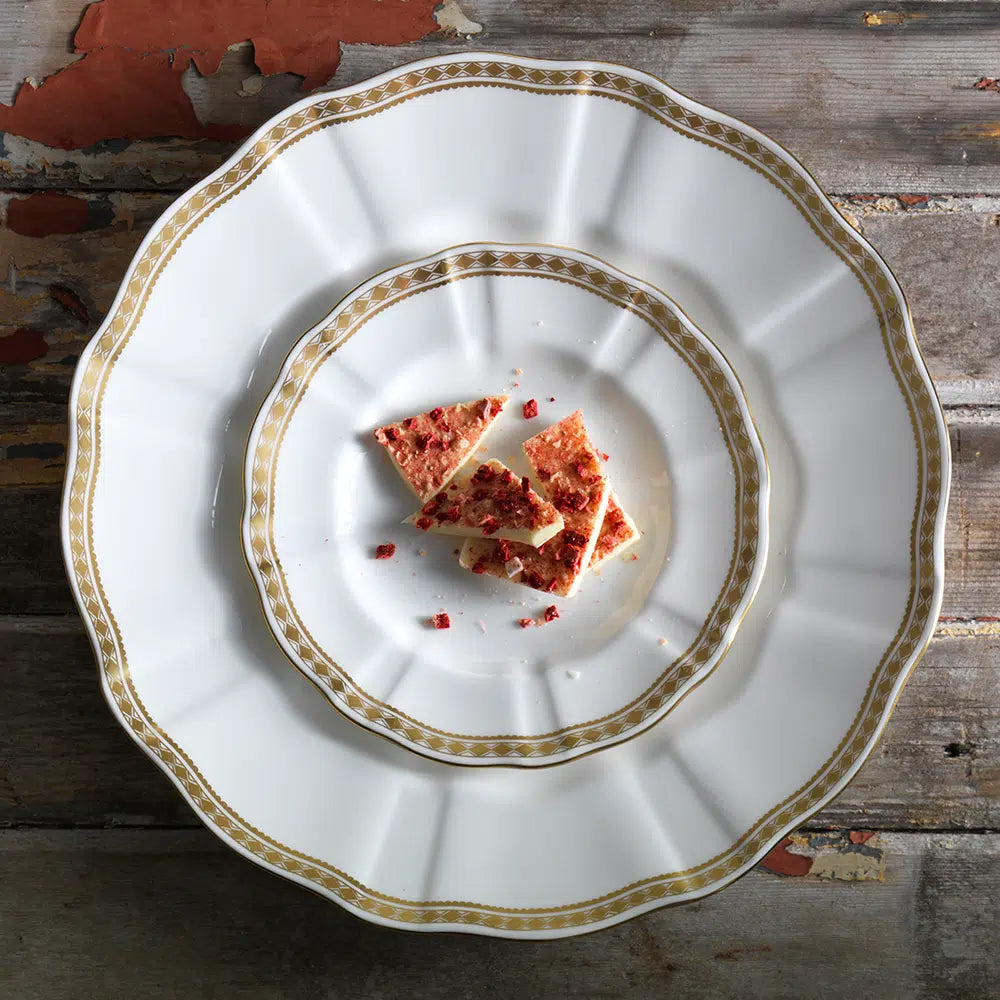 carat gold accents. Elegant and refined, perfect for special occasions. Diameter: 27cm | 11 Inches. Handwash recommended, not suitable for microwave use.