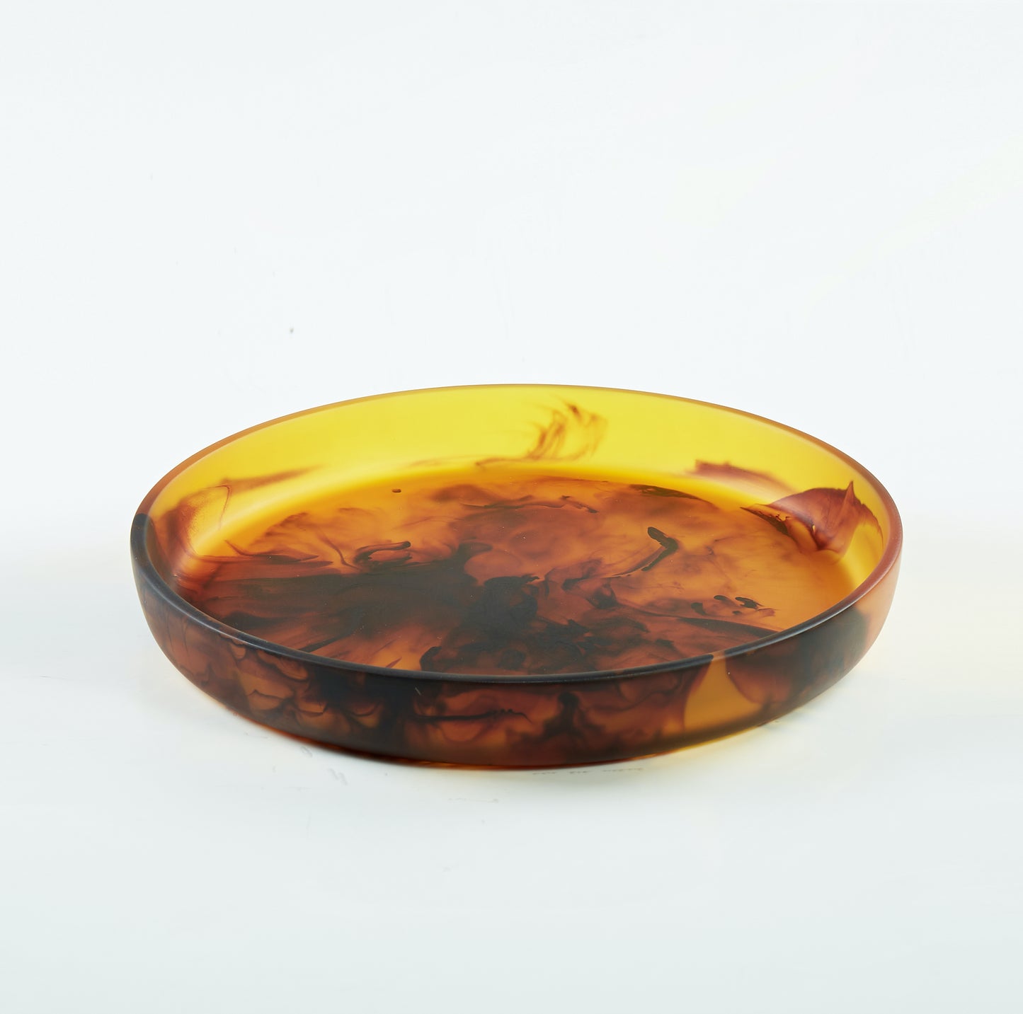Round Platter Medium in Tortoise Swirl