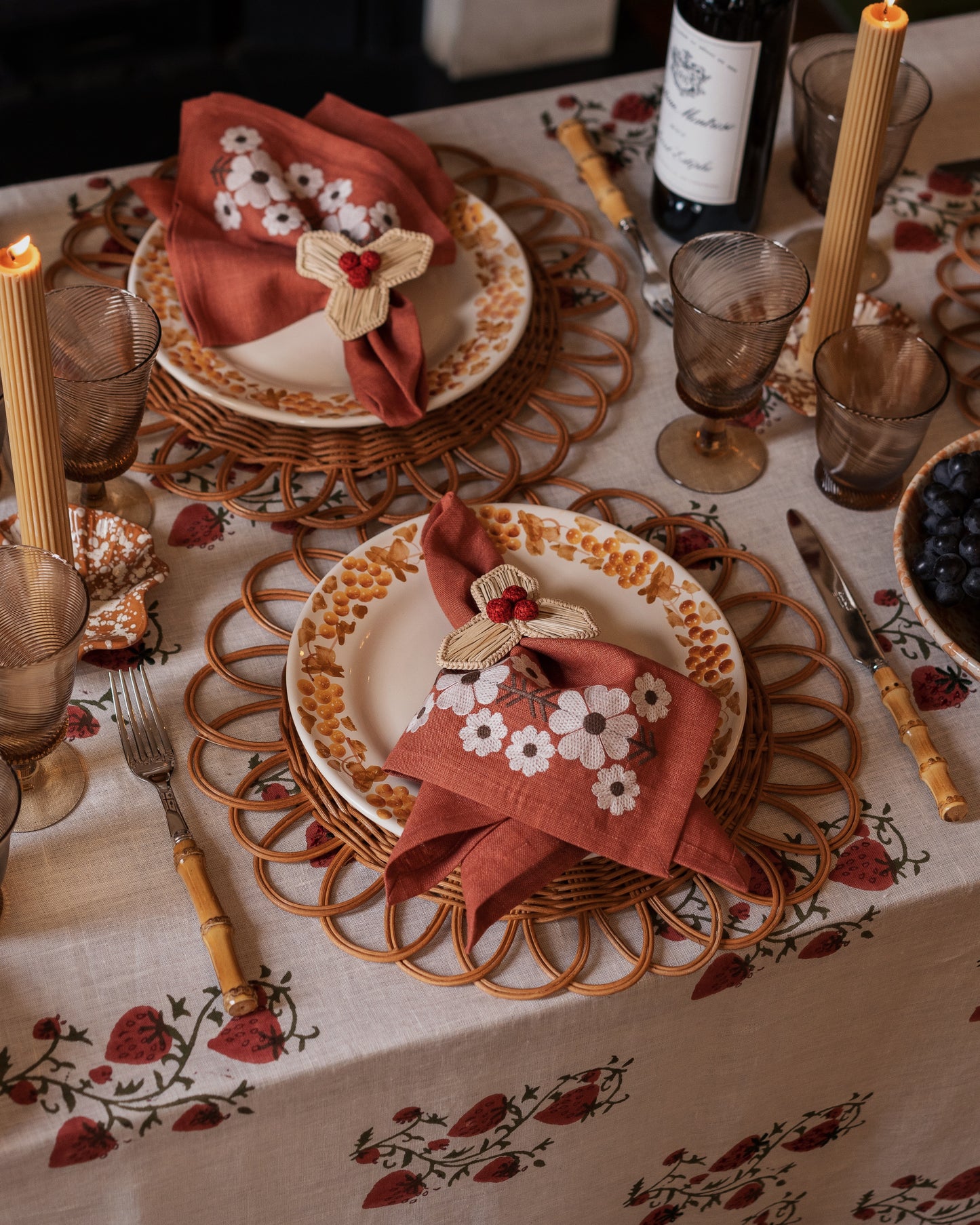 Fraises De Bois Tablecloth in White