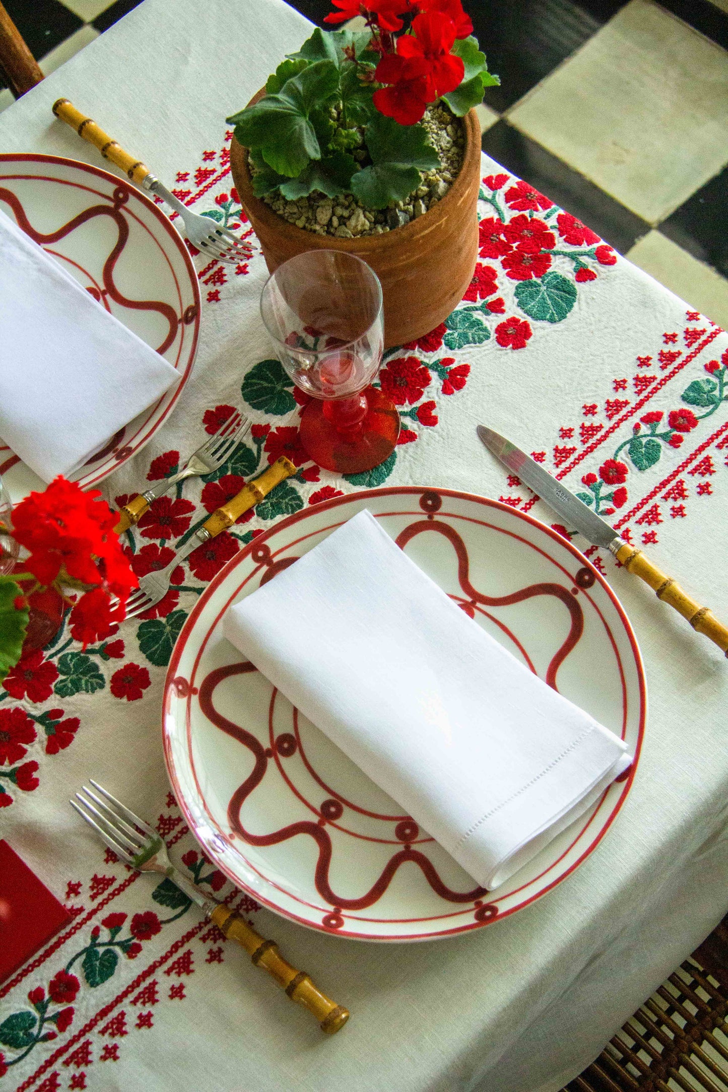 Geranio Embroidered Rectangular Tablecloth