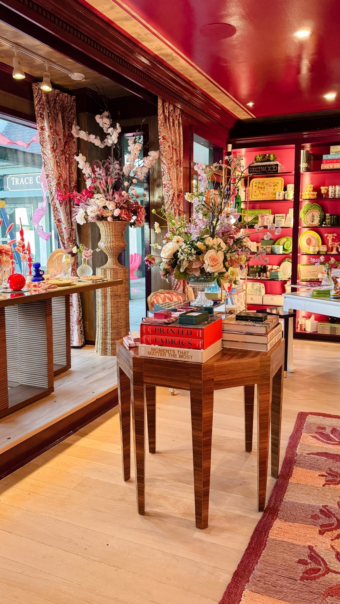 Aurora Foyer Table - Hosted by Kelly Gaudreau