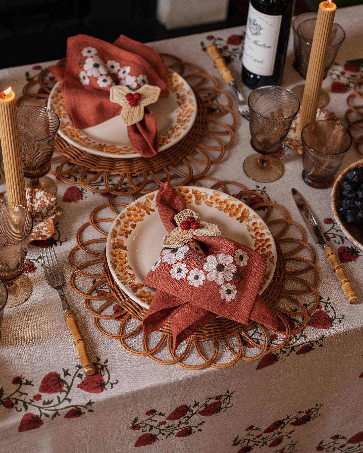 Fraises De Bois Tablecloth (White)