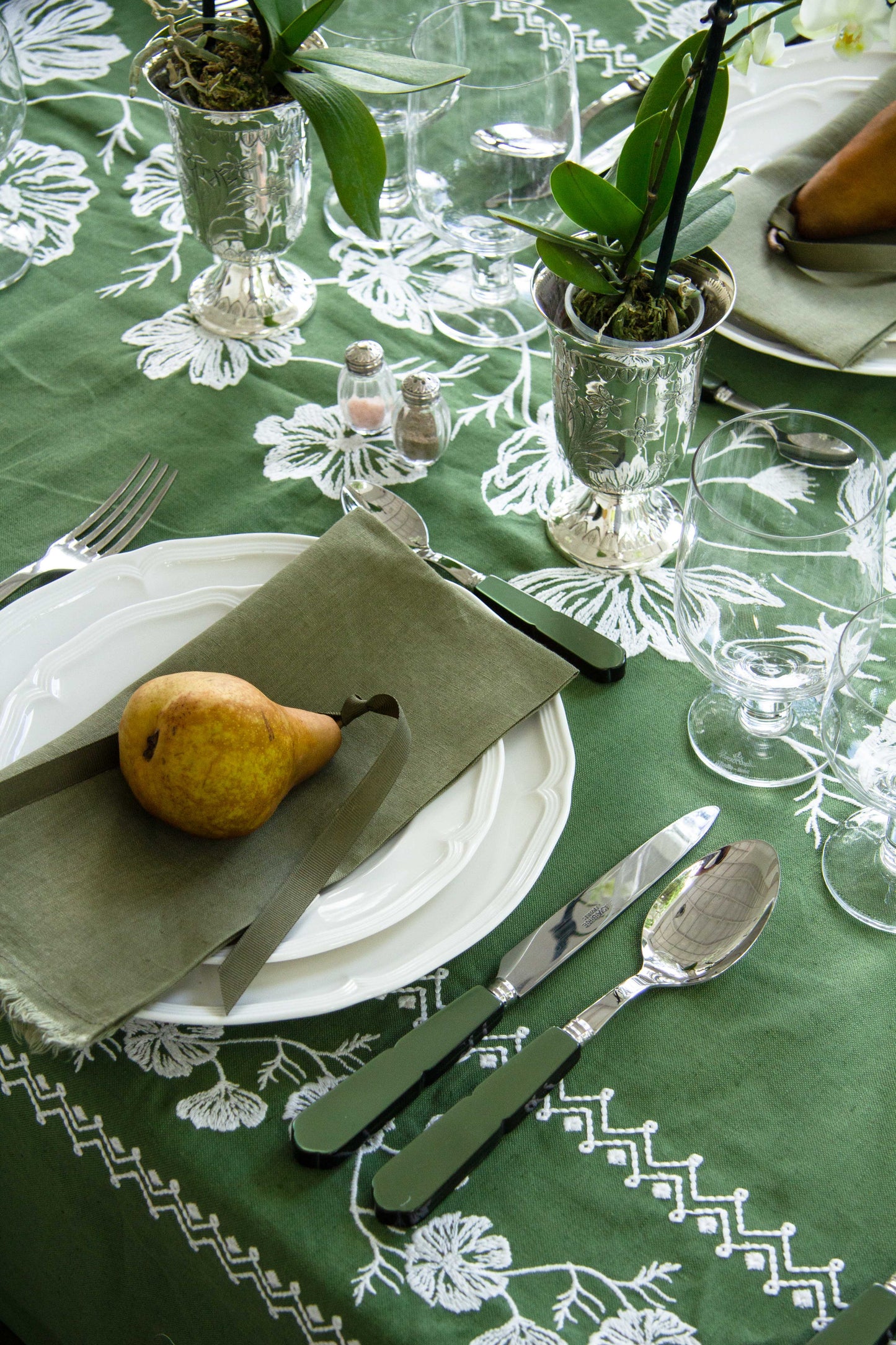 Cosmo Green Emboridered Rectangular Tablecloth