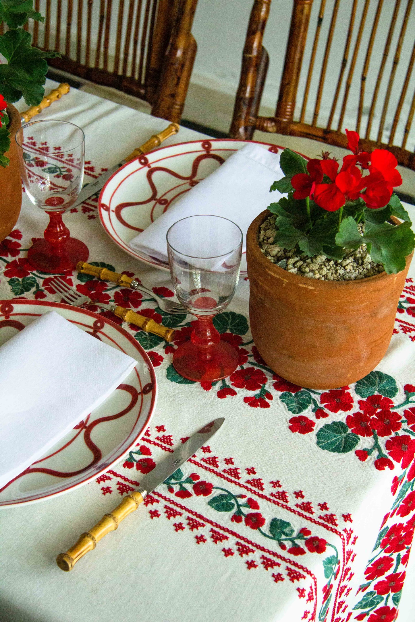 Geranio Embroidered  Rectangular Tablecloth