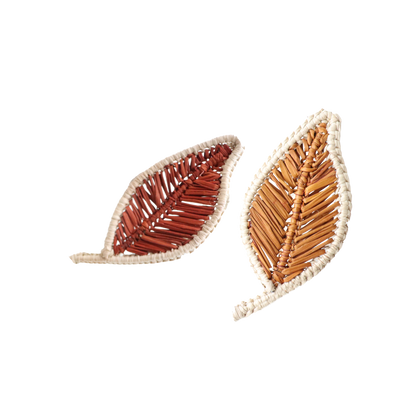 Leaf Napkin Ring, handwoven from Iraca Palm and wire by skilled artisans in Colombia. Measuring 3" x 3", this piece adds a natural touch to your table. Clean with a damp cloth or toothbrush for best care.