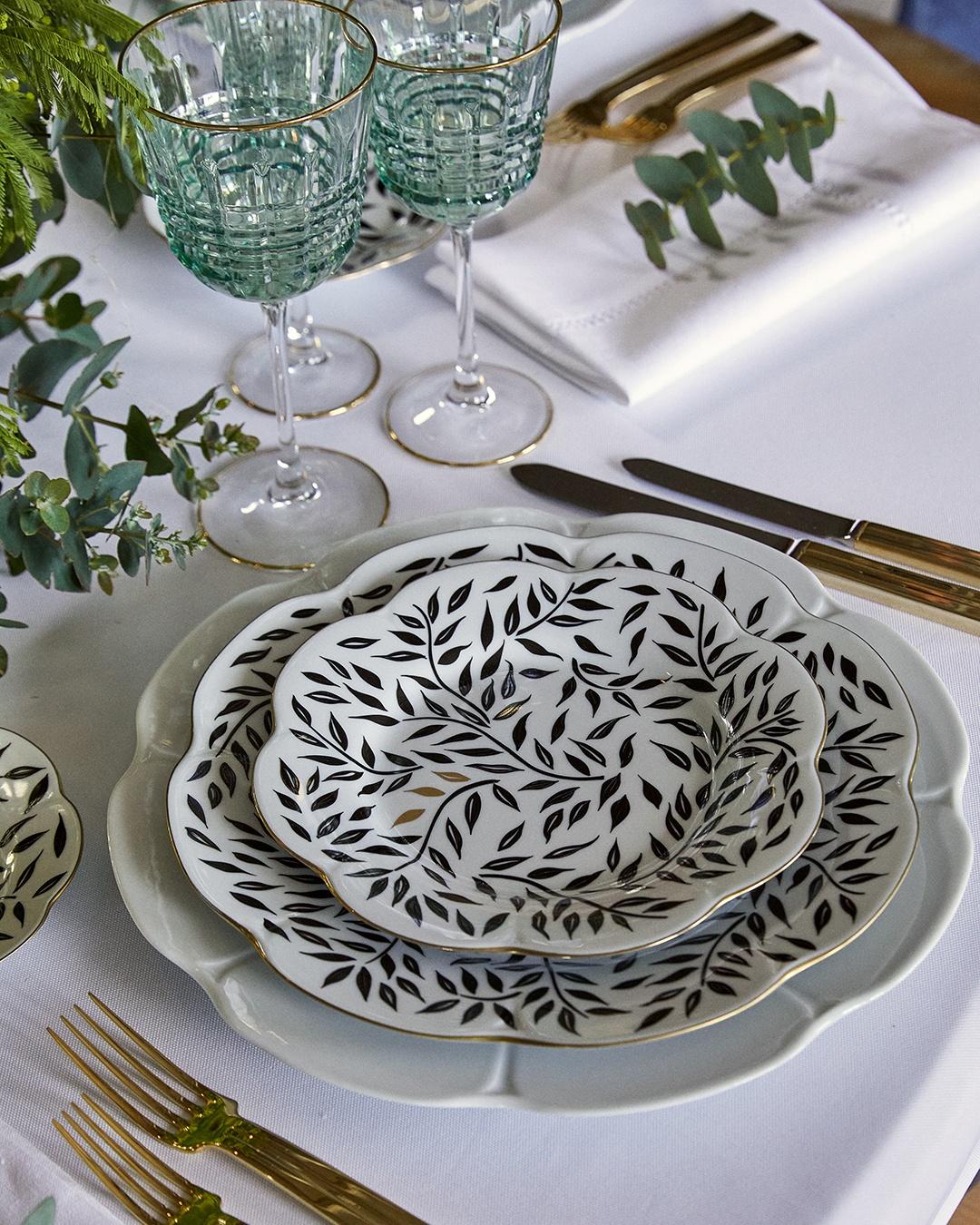 Nymphea Olivier Black Dessert Plate