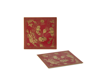 Set of 2 square porcelain placemats in Rubrum from the Oriente Italiano Gold Collection, featuring a red floral Garofano (Carnation) design with hand-painted pure gold accents.