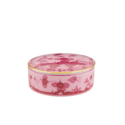 Round porcelain trinket box with cover (13cm, 5 inches) from the Oriente Italiano collection. Features a deep purple-pink background with the famous "carnation" motif in Porpora, elegantly framed by hand-painted gold threading. closed