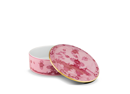 Round porcelain trinket box with cover (13cm, 5 inches) from the Oriente Italiano collection. Features a deep purple-pink background with the famous "carnation" motif in Porpora, elegantly framed by hand-painted gold threading. open