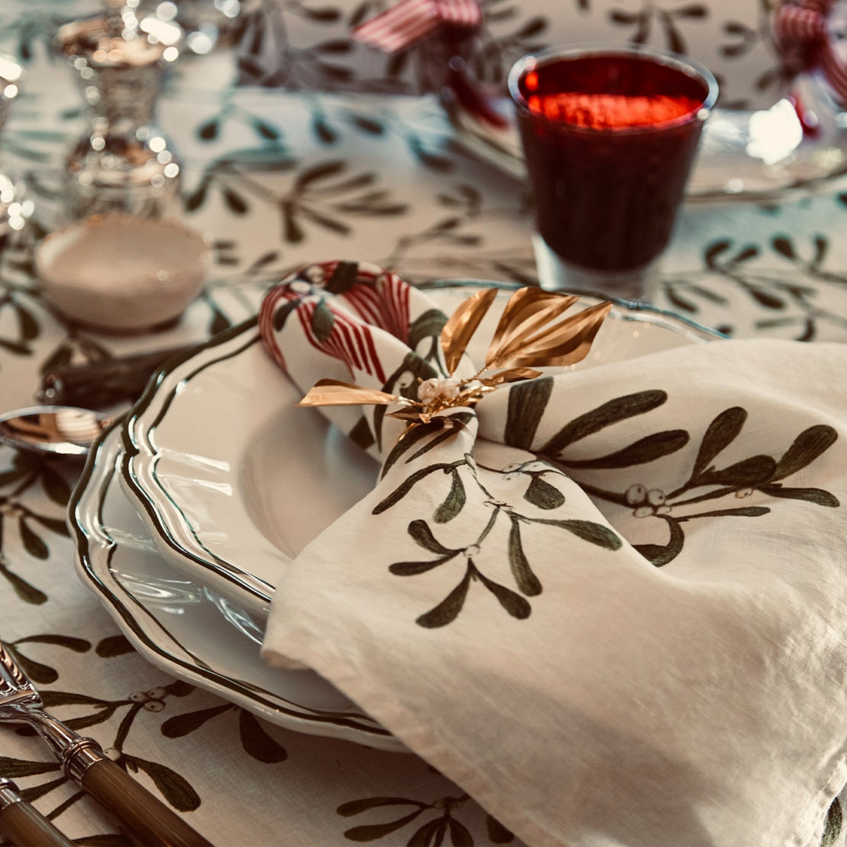 Mistletoe Kiss Linen Napkins - Set of 4