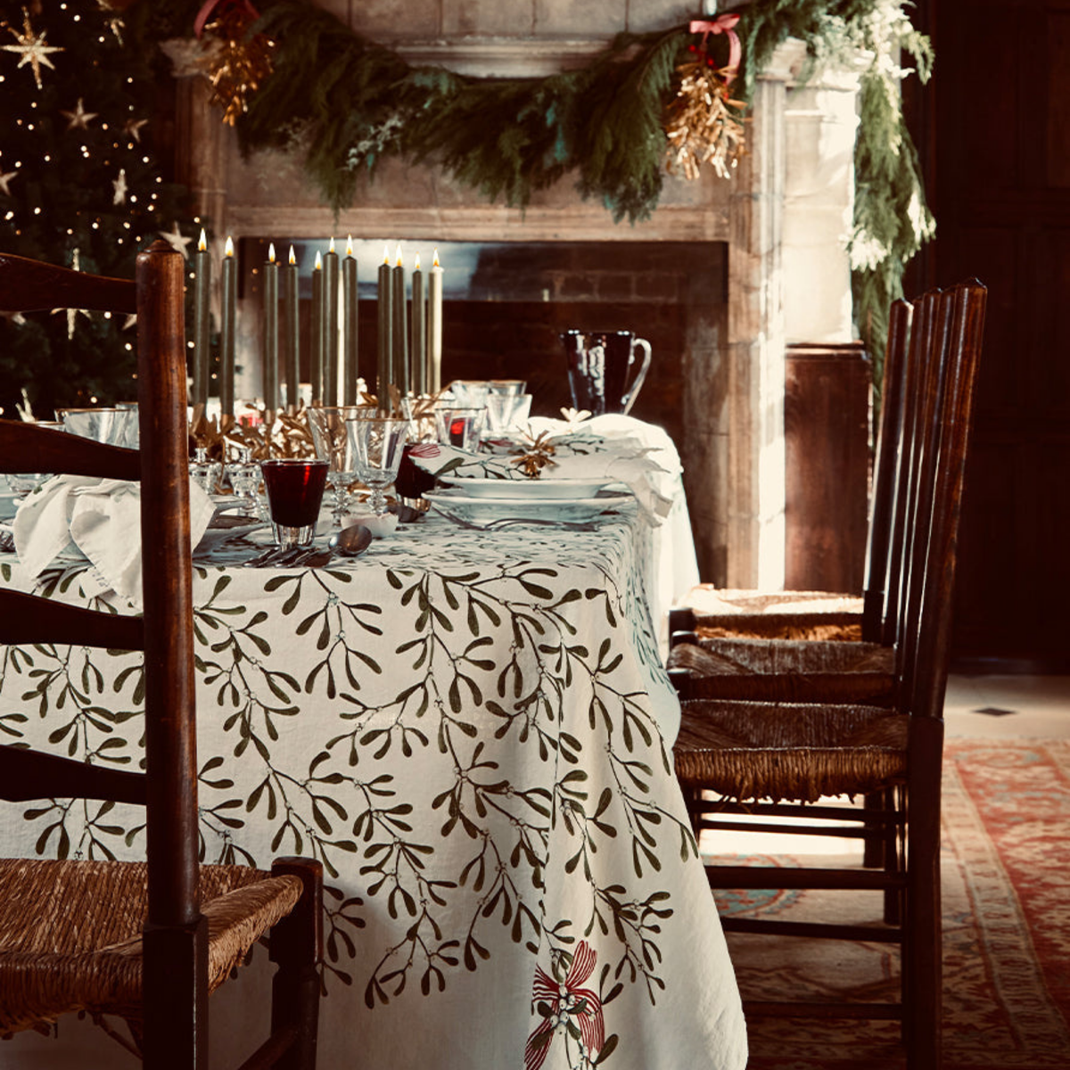 Mistletoe Kiss Linen Tablecloth