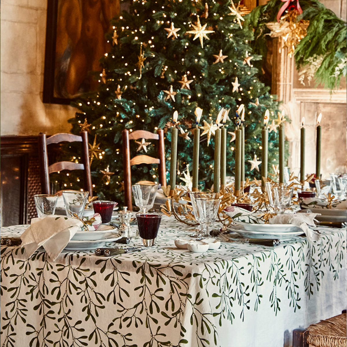 Mistletoe Kiss Linen Tablecloth