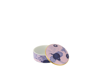 Round porcelain scented stone box with Azalea decoration from the Oriente Italiano collection, featuring a delicate floral Garofano (Carnation) motif. Handmade in Italy.