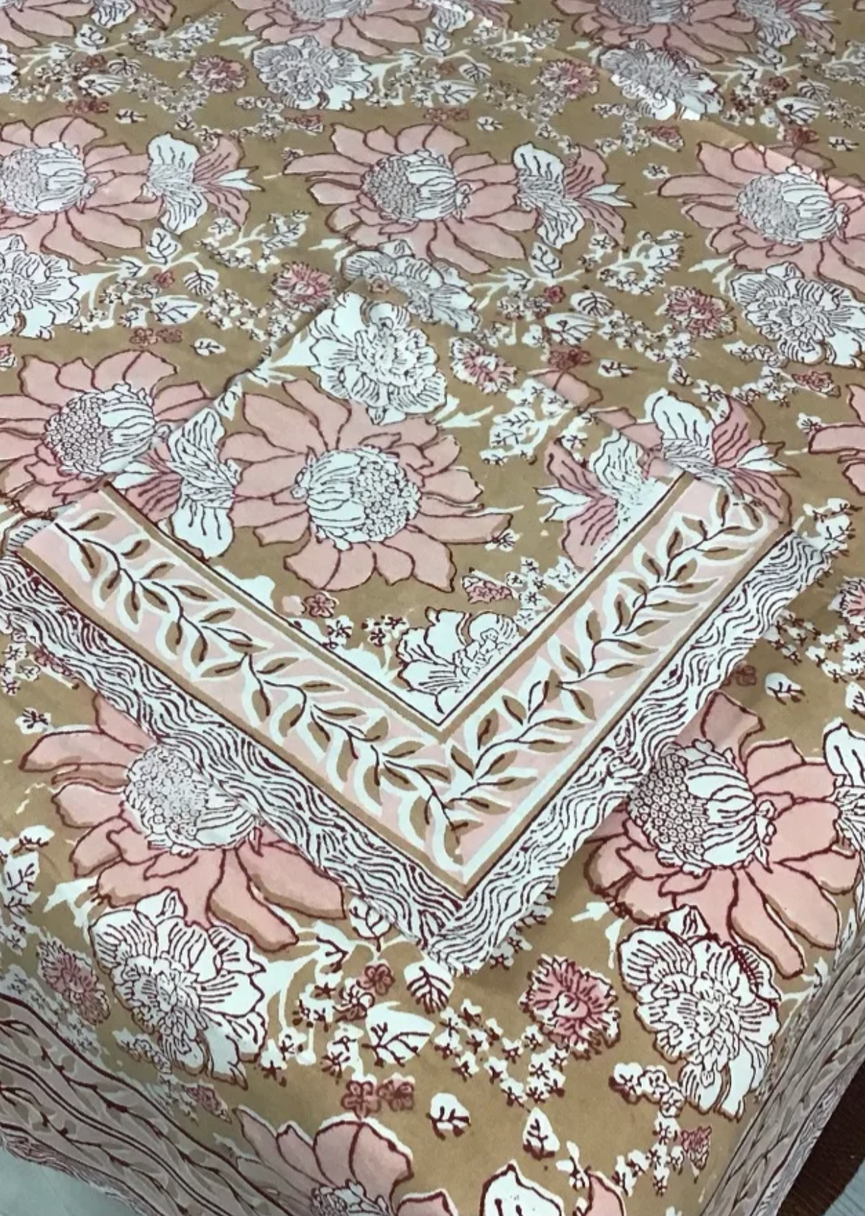 NH Tablecloth, 60 x 120, Pink, Tan, White