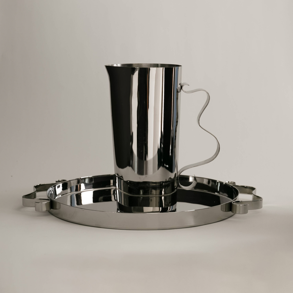 Squiggle Pitcher