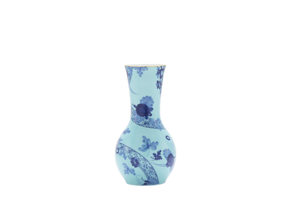 Tulipano vase in Iris, made of fine porcelain with hand-painted gold threading from the Oriente Italiano collection. The vase features a striking blue carnation motif, creating a visually captivating design.