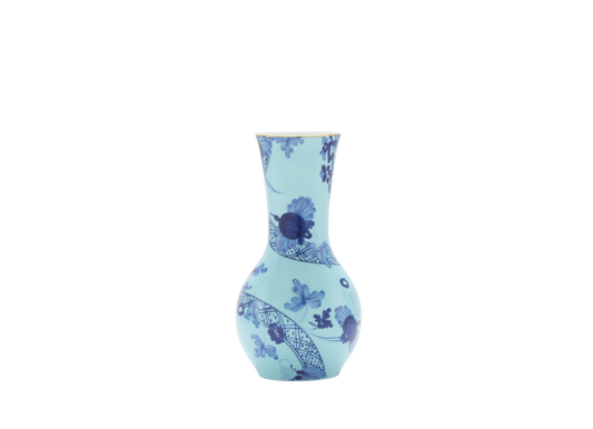 Tulipano vase in Iris, made of fine porcelain with hand-painted gold threading from the Oriente Italiano collection. The vase features a striking blue carnation motif, creating a visually captivating design.