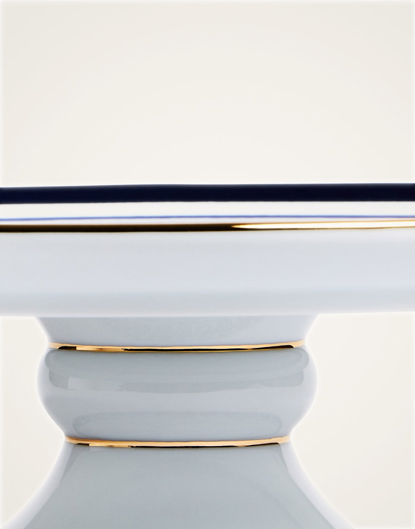 Big Pineapple Cake Stand - Hosted by Kelly Gaudreau