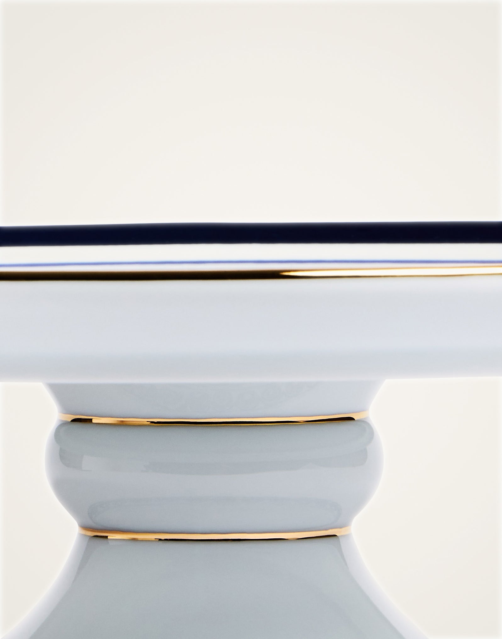 Big Pineapple Cake Stand - Hosted by Kelly Gaudreau