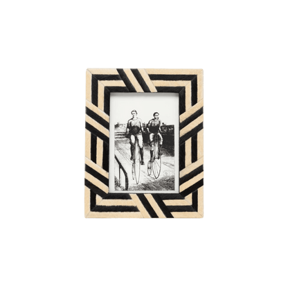 Helos Picture Frame - Hosted by Kelly Gaudreau