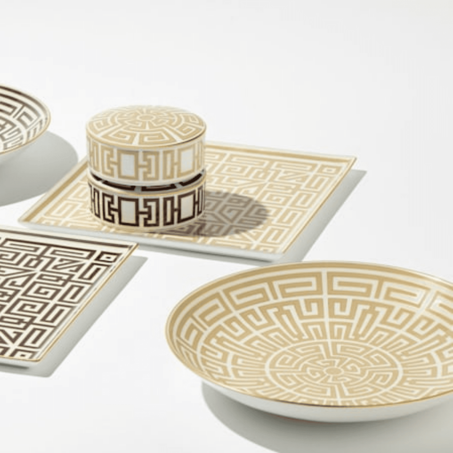 Labirinto Round Centerpiece - Hosted by Kelly Gaudreau