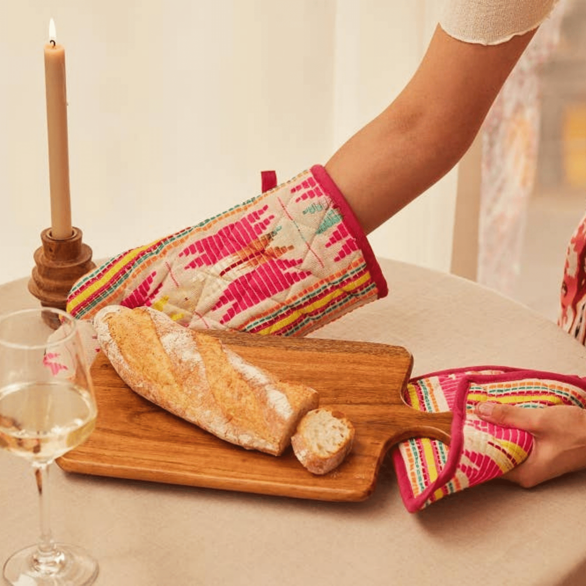 Pink Star Oven Mitt & Pot Holder Set - Hosted by Kelly Gaudreau