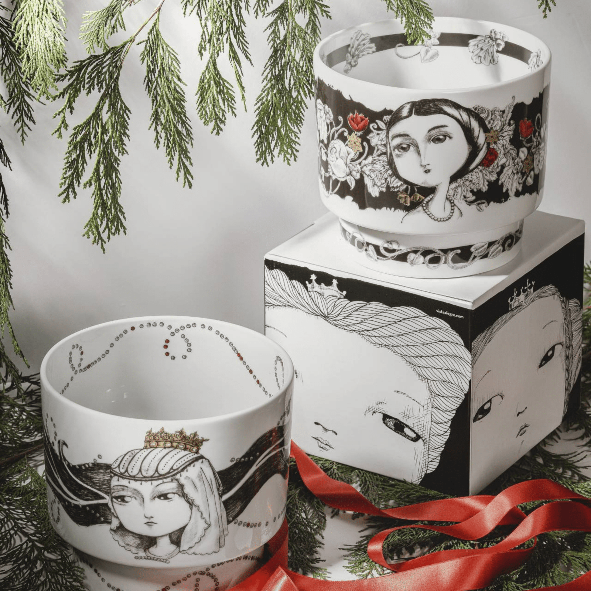 Queen Leonor Vase - Hosted by Kelly Gaudreau