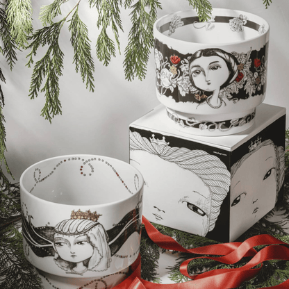 Queen Leonor Vase - Hosted by Kelly Gaudreau