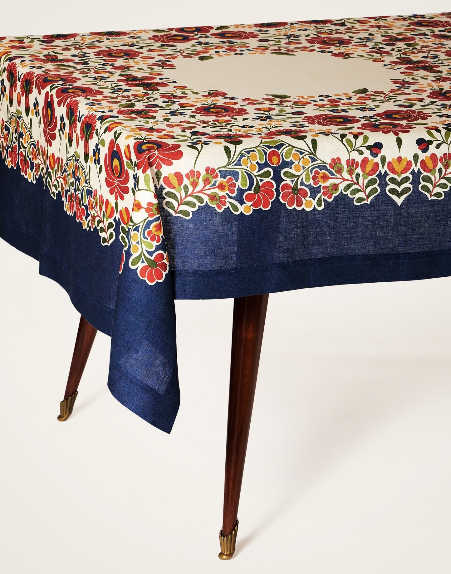 Windflower Placée Tablecloth in Bordeaux - Hosted by Kelly Gaudreau